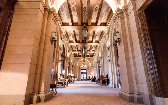 Fort Garry Hotel, a historic masterpiece in downtown Winnipeg, where timeless elegance meets modern luxury. An essential part of our extraordinary Polar Bears and Beluga Whale Encounters journey.